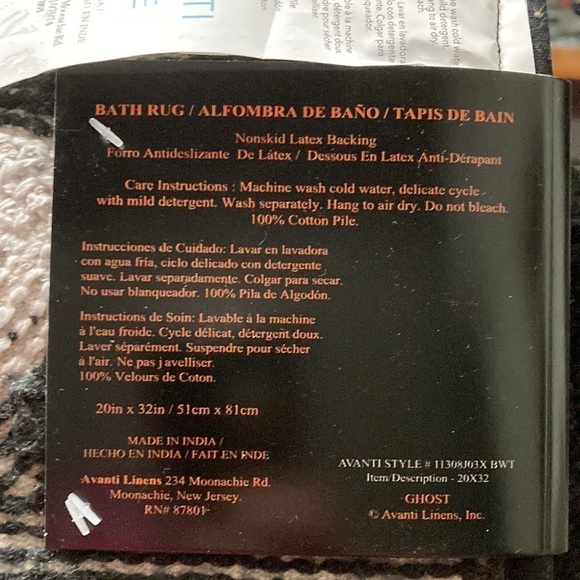 ONLY 2 LEFT! NWT AVANTI GHOST BLACK AND WHITE HALLOWEEN BATH MAT/RUG - Picture 5 of 8